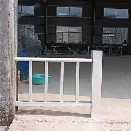 铝合金护栏 加厚材质 鑫越厂家 种类多样 安装简便快捷