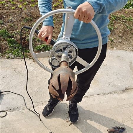 圆盘式水井钻机  家用便携式打井机  工程蓄水池钻井设备