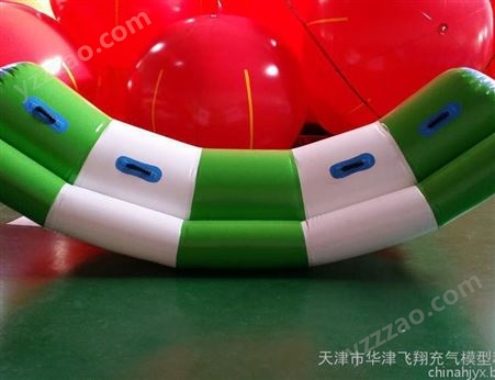 天津华津气模销售3米pvc夹网布水上陀镙充气玩具可以定做不同大小的充气制品